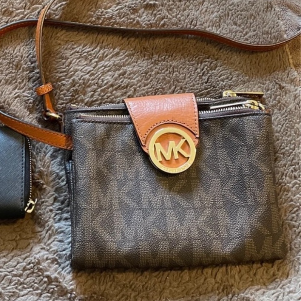 Michael Kors - Crossbody Only